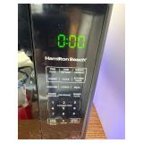 Hamilton Beach 900W Microwave Oven with Digital Controls