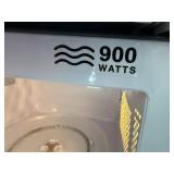 Hamilton Beach 900W Microwave Oven with Digital Controls