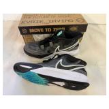 SSS. Size 5Y Nike Kyrie 8 Go (GS)Black/Black White-Light Menta