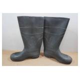 Red Ball Muck Boots - Size 9
