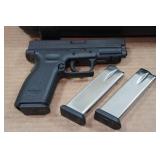 Springfield Armory XD .40 S&W Semi-Auto Pistol - 3 Magazines