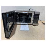 Vissani 19 in. 0.9 cu. ft. 900-Watt Countertop Microwave Oven in Stainless Steel with Convection and Air Fry