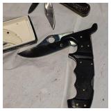 4 Knives Including As New Barlow