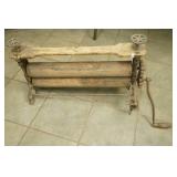 Antique "Niagara" Clothes Wringer. Lovell Manufacturing Company
