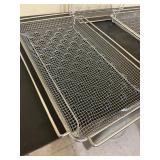 set of 3 wired baking sheets