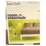Full/Qeen Satin Quilt - Room Essentials