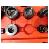 NEW - Milwaukee M18 18V Lithium-Ion 1/2 in. to 4 in. Force Logic 6-Ton Cordless Knockout Tool Kit with Die Set, One 2.0Ah Batteries