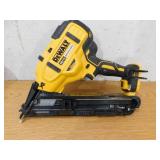 DEWALT 20V MAX XR Lithium-Ion Cordless 2-1/2 in. 15-Gauge Finish Nailer Kit Charger and Contractor Bag