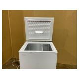 Vissani 5.0 cu. ft. Manual Defrost Chest Freezer with LED Light in White Garage Ready