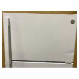 17.5 cu. ft. Top Freezer Refrigerator in White