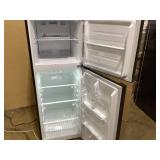 Vissani Top Freezer Refrigerator In Black