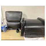 HOMCOM Recliner Massage Armchair with Heat Oversized Swivel Rocker with Footrest Remote and Side Pockets Black