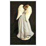 The Grandeur Noel Angel figurine 2003 Collector