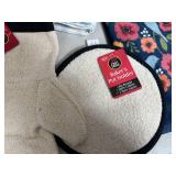 New Hand Towels, Kitchen Towels, Dish Cloths, Pot Holders, Toaster Cover, Etc