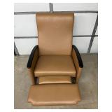 MSRP $3,500+ IOA Bariatric Healthcare Patient Recliner – 600lb Capacity, Full Recline, Integrated Leg Rest, Heavy-Duty Locking Casters – Clinical / Infusion / Recovery Chair