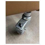 MSRP $3,500+ IOA Bariatric Healthcare Patient Recliner – 600lb Capacity, Full Recline, Integrated Leg Rest, Heavy-Duty Locking Casters – Clinical / Infusion / Recovery Chair