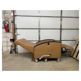 MSRP $3,500+ IOA Bariatric Healthcare Patient Recliner – 600lb Capacity, Full Recline, Integrated Leg Rest, Heavy-Duty Locking Casters – Clinical / Infusion / Recovery Chair