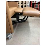 MSRP $3,500+ IOA Bariatric Healthcare Patient Recliner – 600lb Capacity, Full Recline, Integrated Leg Rest, Heavy-Duty Locking Casters – Clinical / Infusion / Recovery Chair