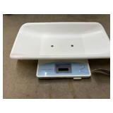 MSRP $300 Tanita 1584 Pediatric Baby Scale - 44 lbs. Capacity, Easy-To-Read LCD, Removable Tray for Cleaning - Great Working Condition!