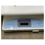 MSRP $300 Tanita 1584 Pediatric Baby Scale - 44 lbs. Capacity, Easy-To-Read LCD, Removable Tray for Cleaning - Great Working Condition!