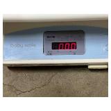 MSRP $300 Tanita 1584 Pediatric Baby Scale - 44 lbs. Capacity, Easy-To-Read LCD, Removable Tray for Cleaning - Great Working Condition!
