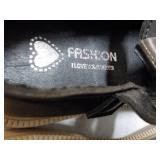 Fashion Toddler shoes size 28...