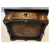 FR - Vintage Wooden Chess Set with Mother of Pearl Inlay and Brass Pieces