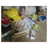 Lot of home decor in a covered tote...