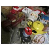 Lot of home decor in a covered tote...