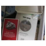 Assorted household decor and suppli...