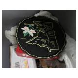 Large lot of Christmas decor and su...