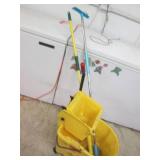 Rubbermaid commercial mop bucket wi...