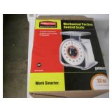 New Rubbermaid 32 oz scale...