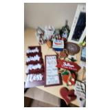 Decorative Wall Signs and Home Decor Items including "Welcome" Star Sign, "Home Sweet Home" Heart, and Various Inspirational Plaques