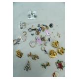 Jewelry Lot: Pieces, Broaches, earrings