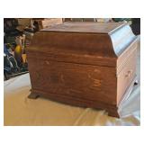 Victor Talking Machine Co. VV-IXA Phonograph - Spins, Lid is Loose on One Hinge, Needle Slides Across Record too Fast to Play