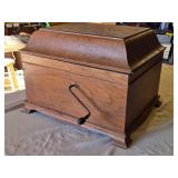 Victor Talking Machine Co. VV-IXA Phonograph - Spins, Lid is Loose on One Hinge, Needle Slides Across Record too Fast to Play