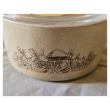 Pyrex 470-B Casserole Dish with Lid