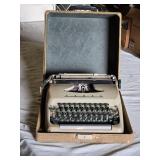 Commander Portable Typewriter with Case