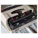 Olivetti MS 25 Premier Plus Typewriter in Case