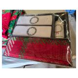 Holiday Quilt and Bathroom Set