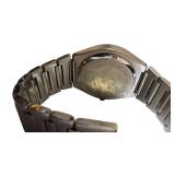 Vintage 1990s Fossil Relic stainless steel quartz analog wristwatch.