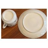 DR - 2x Vintage Teacups & Saucers with Creamer