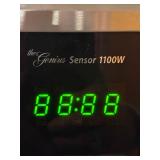 LL - Panasonic NN-SU686S Genius Sensor 1100W Microwave