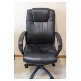 UL - Leather Rolling Office Chair with Armrests - Black, Adjustable Height