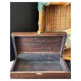 B2 - Madrid Travel Souvenir Lot - Gemstone Paintings, Indian Boxes & Decorative Trinkets