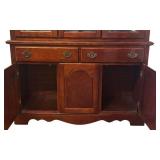 DR - Vintage Elegant Display Cabinet