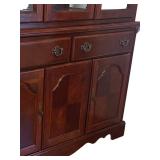 DR - Vintage Elegant Display Cabinet