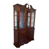 DR - Vintage Elegant Display Cabinet