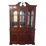 DR - Vintage Elegant Display Cabinet